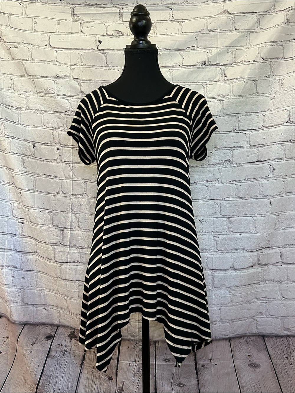 Cable & Gauge Black and White Striped Short Sleeve Tunic